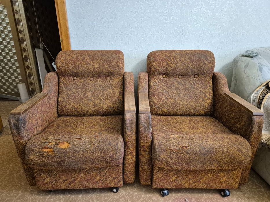Два б/у кресла .