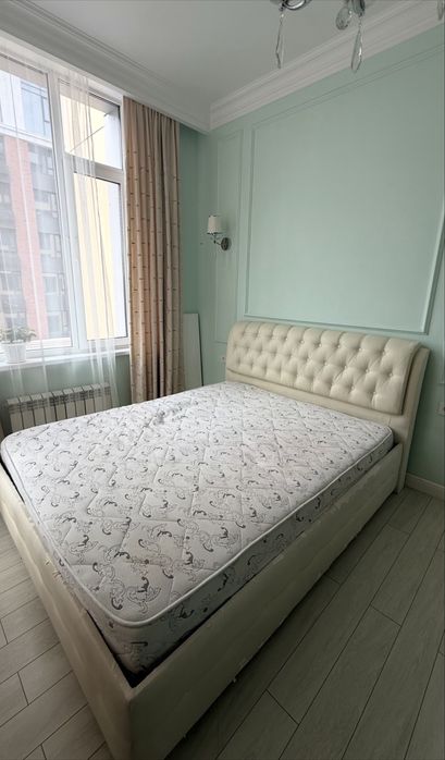 Продам Кровать с матрасом