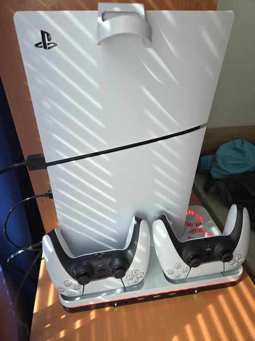 Play Station 5 с два контролера