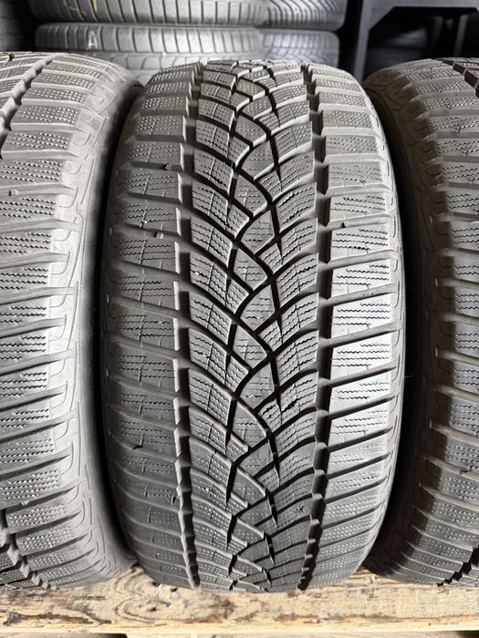 4 anvelope iarna 225/45/17 , GoodYear 7-7.5 mm !