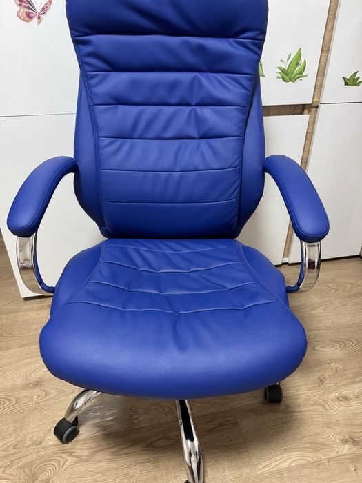 Офис стол лилав и син почти неизползвани