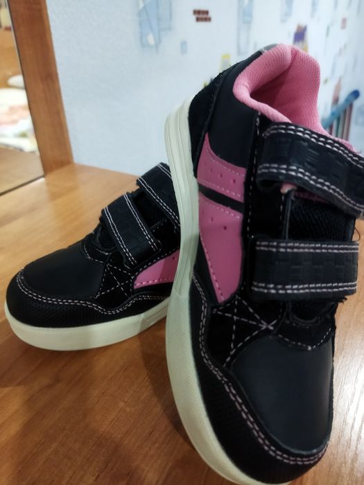 Кроссовки на девочку