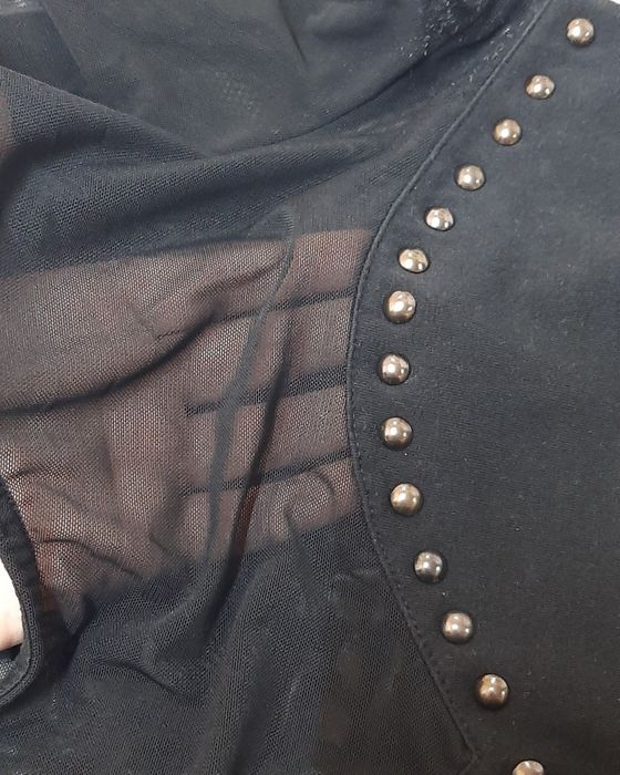 Rochie neagră mulată până la genunchi