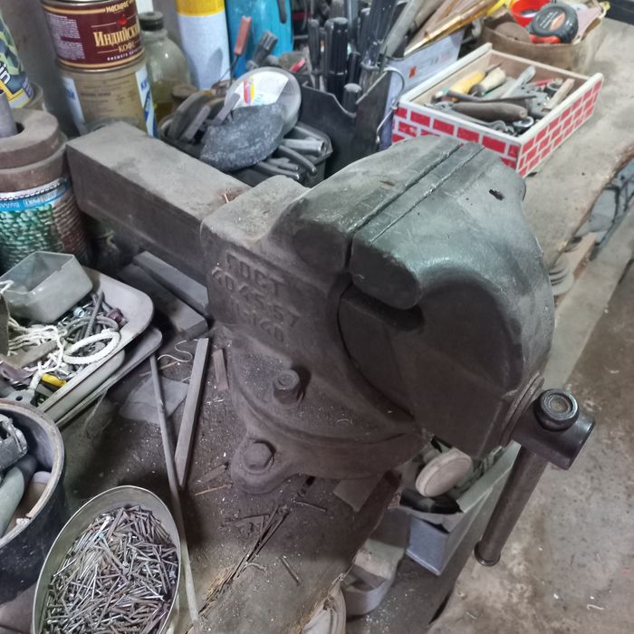 Продаётся срочно тиски