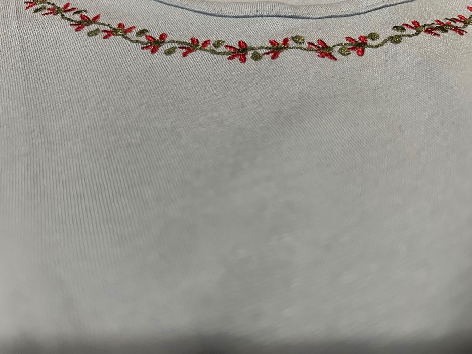 Разпродавам на едро НОВА дамска стока шита на ишлеме.