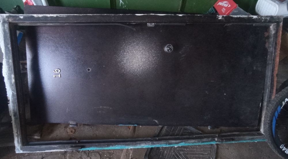 Продам железную дверь