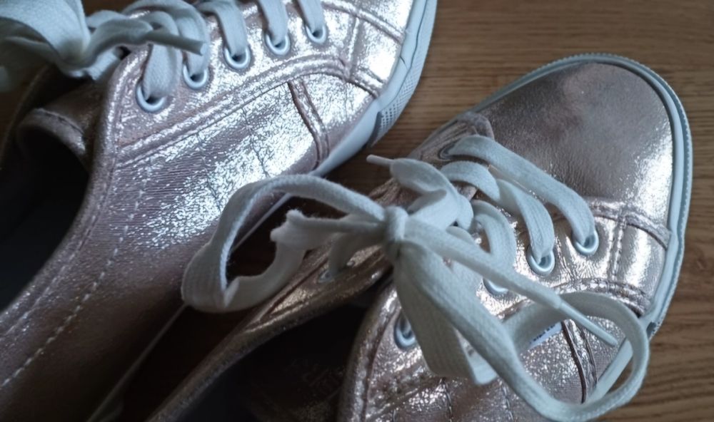 Обувки (токчета и сандали)