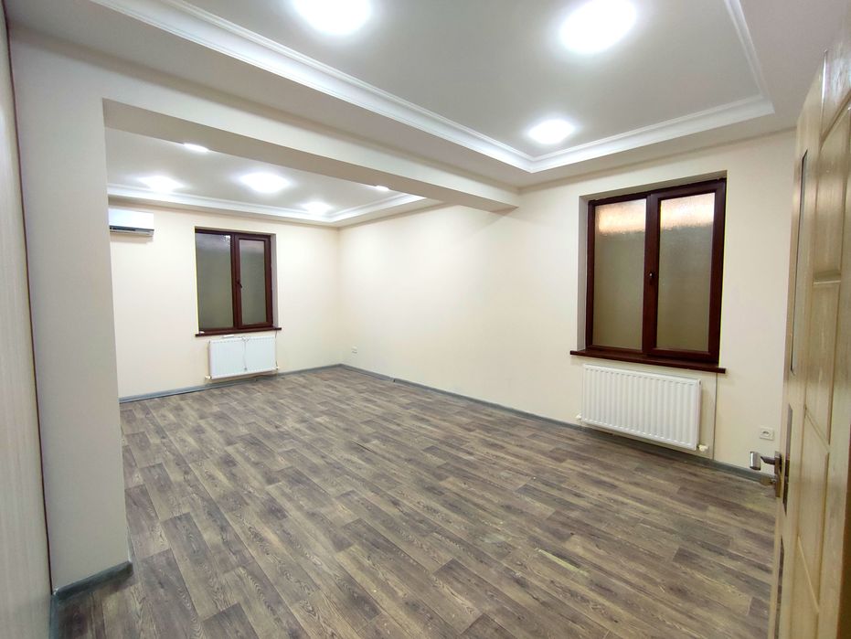Arzonga Ofis ijaraga beriladi — Lunacharskiy 208 m² (AX)