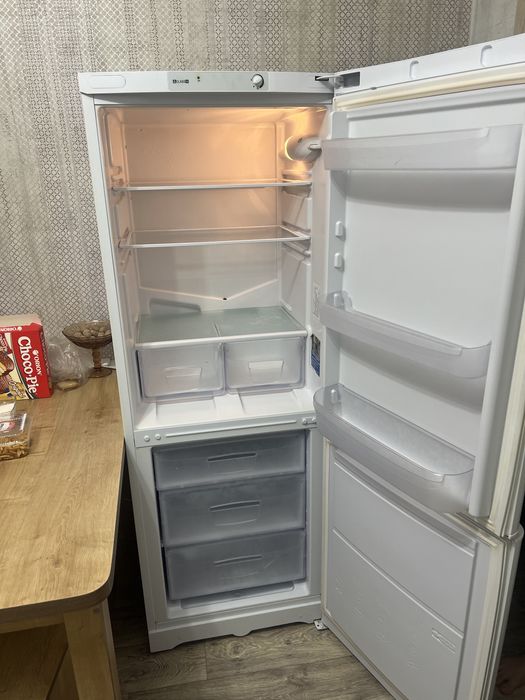 Продам холодильник Индезит
