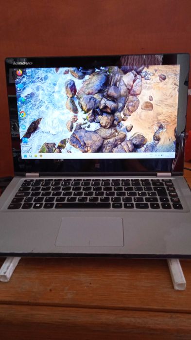 Laptop Lenovo touch screen 14 inch quadcore Windows 11