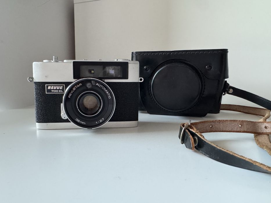 Лентов фотоапарат Revue 700 EL
