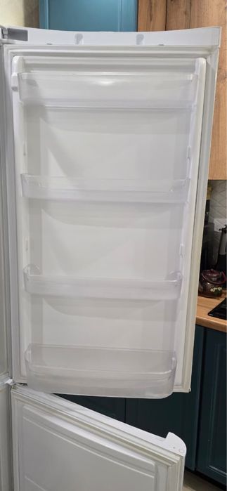 Продам холодильник Indesit