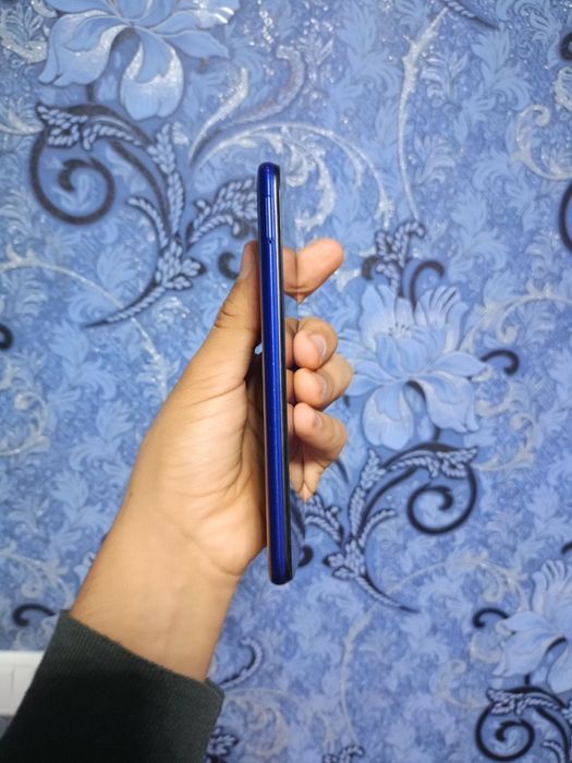 Poco m3 sotiladi srochna