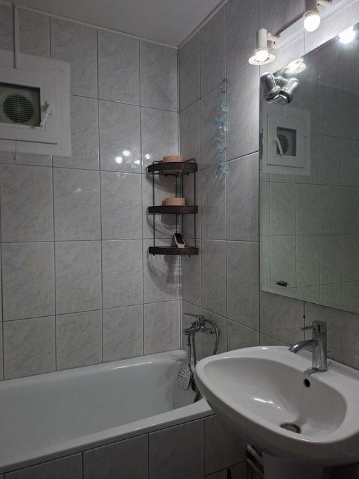 Închiriez apartament 2 camere, parter – Focșani, Central, lângă Liceul Cuza | Ideal pentru locuit sau ca spațiu comercial