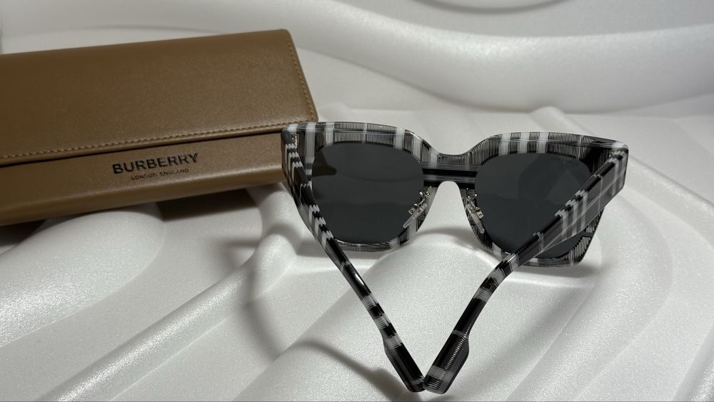 Очила Burberry чисто нови