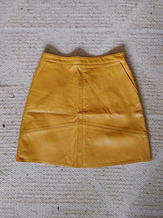 Кожена пола, цвят горчица