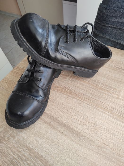 Обувки с Метално бомбе - Металски