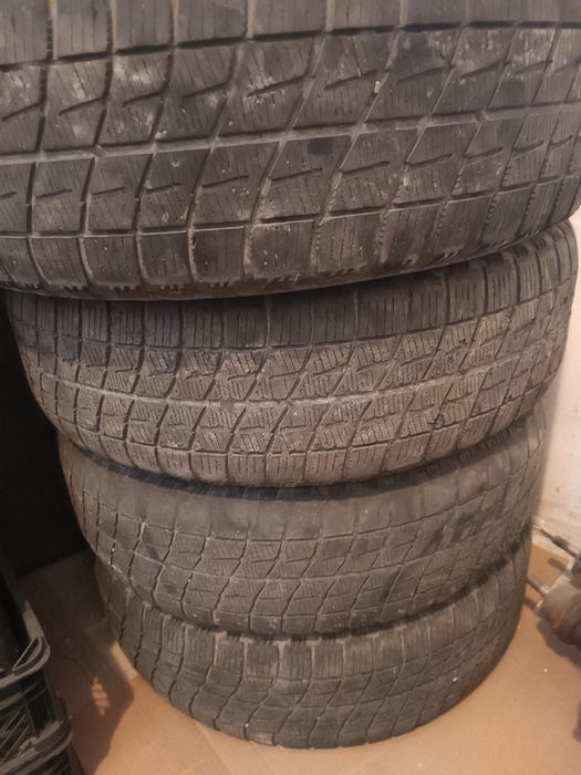 Продам срочно зимние резины