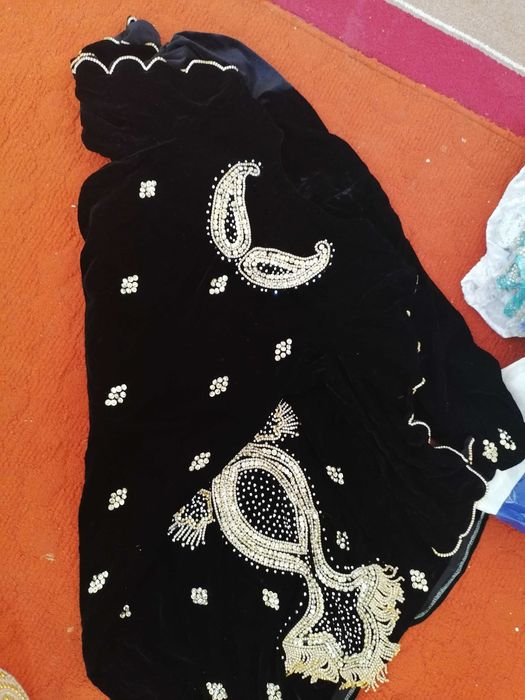 Продаётся красивое чёрное платье со штанами в национальном стиле