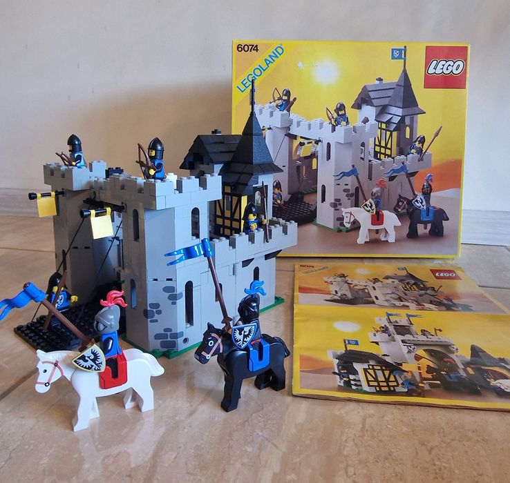 Продавам Lego 6074 Black Falcon's Fortress от 1986