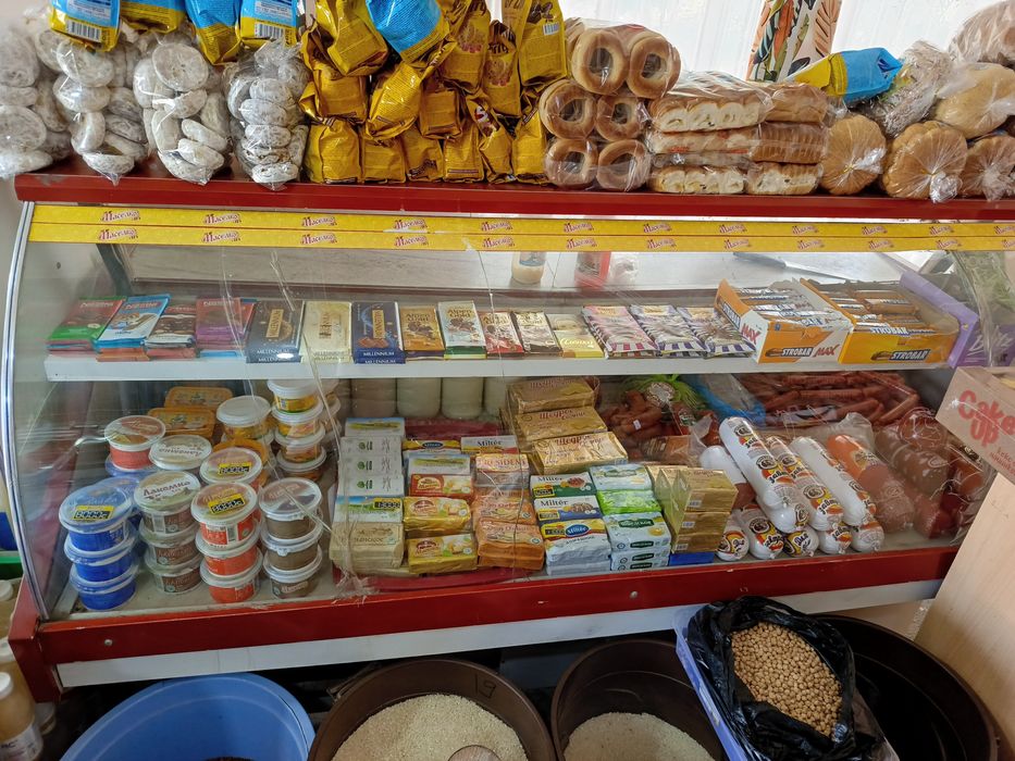 Vitrina xolodelnik srochna sotiladi