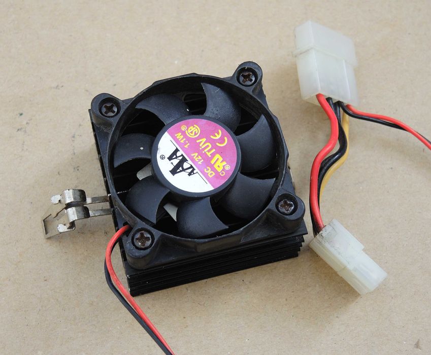 Socket 5/7/370 Cooler AAA DC 12V 1.1W Testat