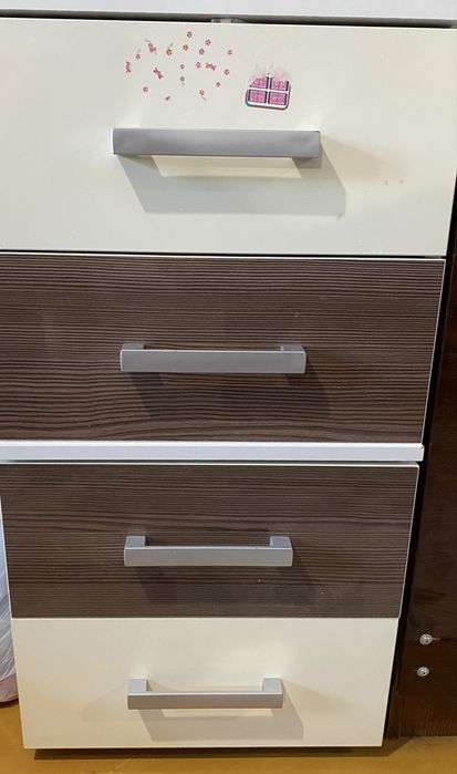 Продам спальный гарнитур (кровать комод)