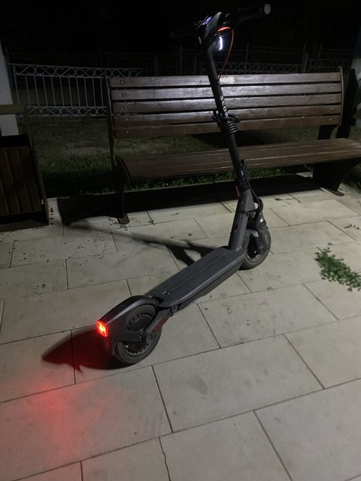 Продам Ninebot F3