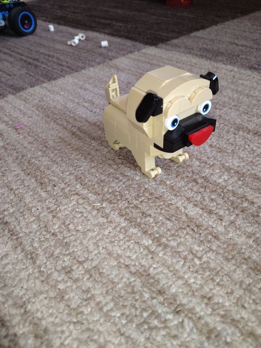 Lego куче който опашката му се мърда.