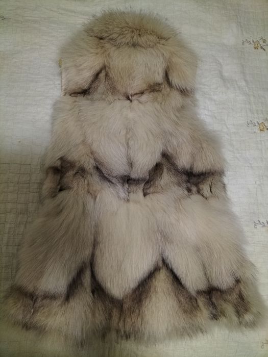 Продам песцовые безрукавки.