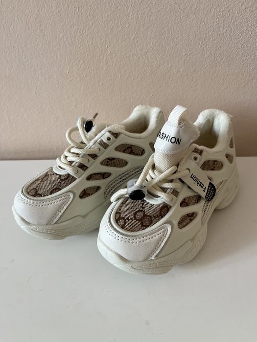 Детские кроссовки со скидкой