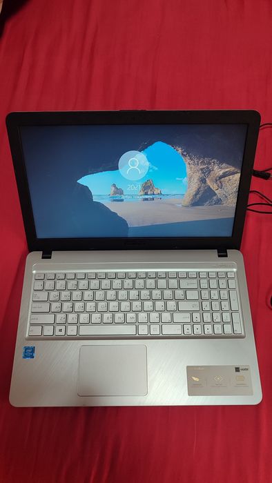 ASUS srochni sotiladi