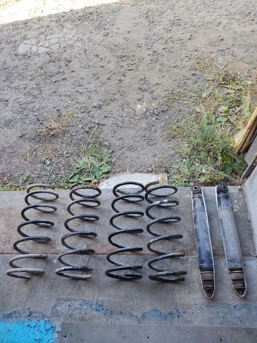 Пружины и амортизаторы на сангенг Кайрон