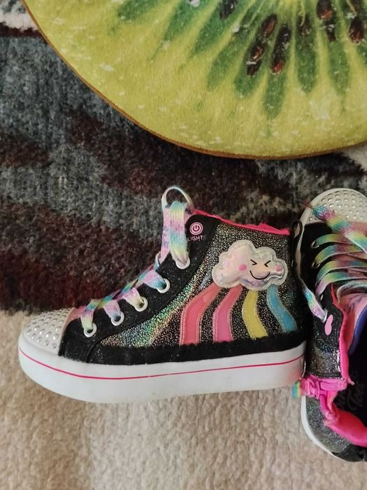 Само за 10 евро на чифт детски маратонки- GEOX- 32 номер и Skechers-28.5 номер