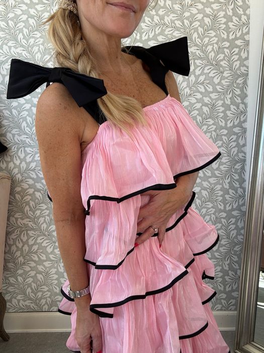 Дизайнерска рокля на волани