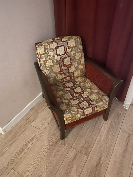 Продам диван с 2 кремлами