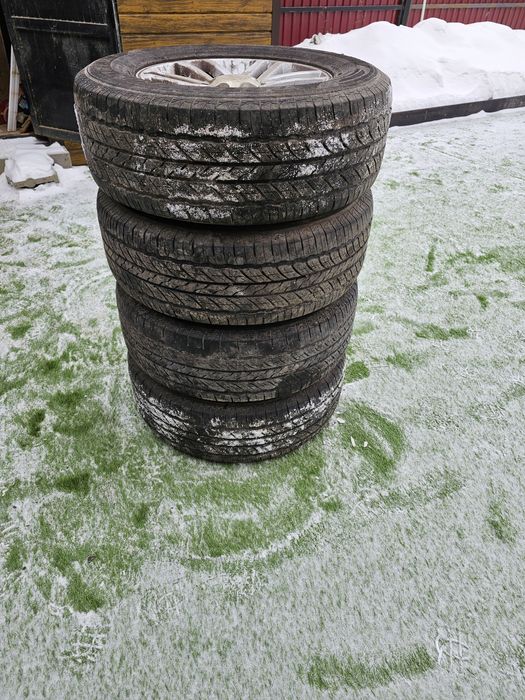Продам комплект шин с дисками