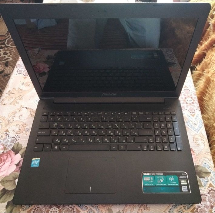 Лаптоп Asus X553M