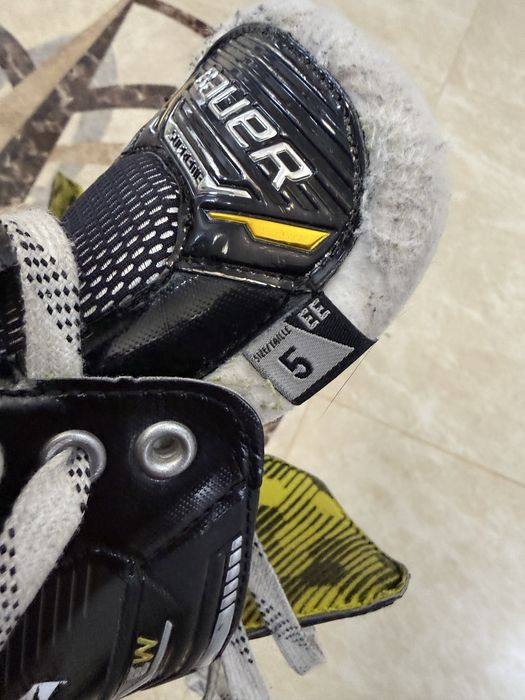 Коньки хоккейные . Bauer Supreme M3.