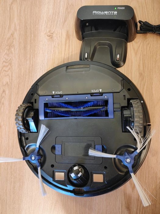 Aspirator robot folosit Rowenta X-Plorer Aqua Serie 20, sistem spălare, programabil, telecomandă, stație de încărcare, autonomie aprox. 30 min, Negru