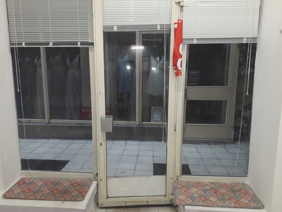 Ч.лице отдава помещение под наем в топ център,бизестена на Пиротска 22 ЦЕНА-300Евро.