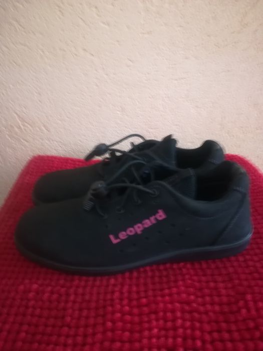 Pantofi noi cu protecție nr 39 Leopard