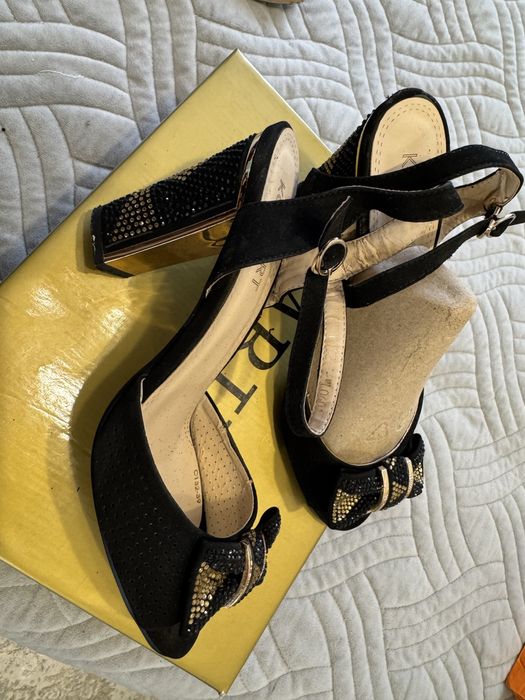 Продам босоножки за 2000 тнг 39 размера