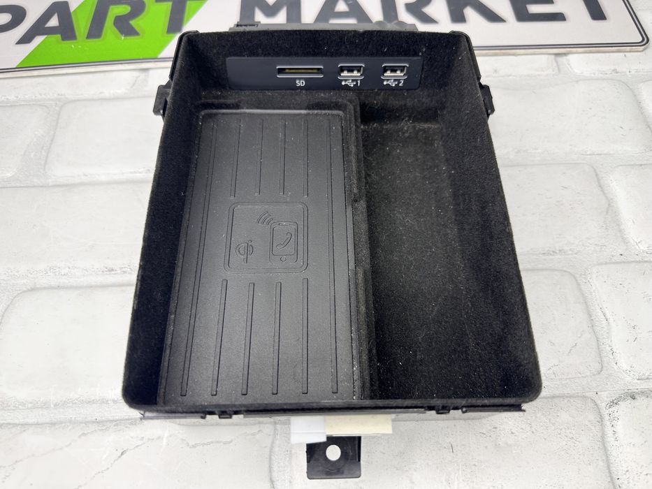 Безжично зареждане AUX/SD AUDI A8 D5