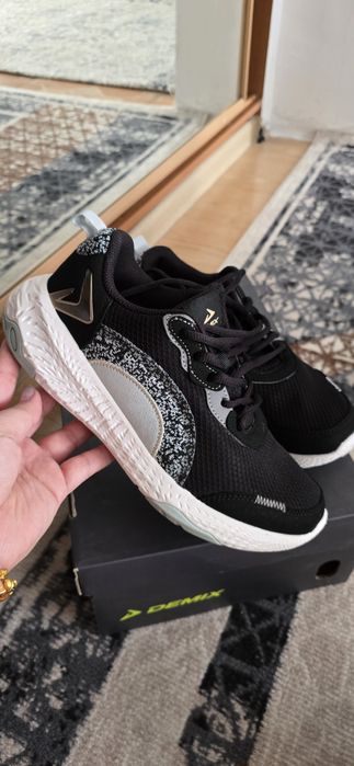 Женские кроссовки 39 размер