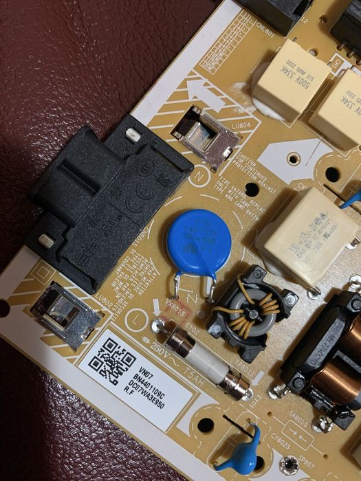 Dezmembrez tv defect Samsung UE43CU8072U