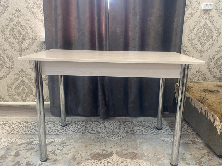 Продам кухонные столы