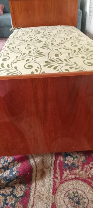 Продаю 2  кровати из чистого дерева