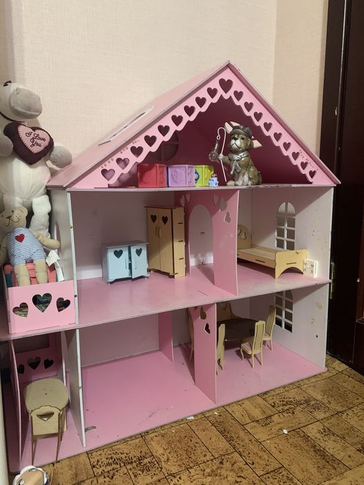 Продается очаровательный Кукольный домик