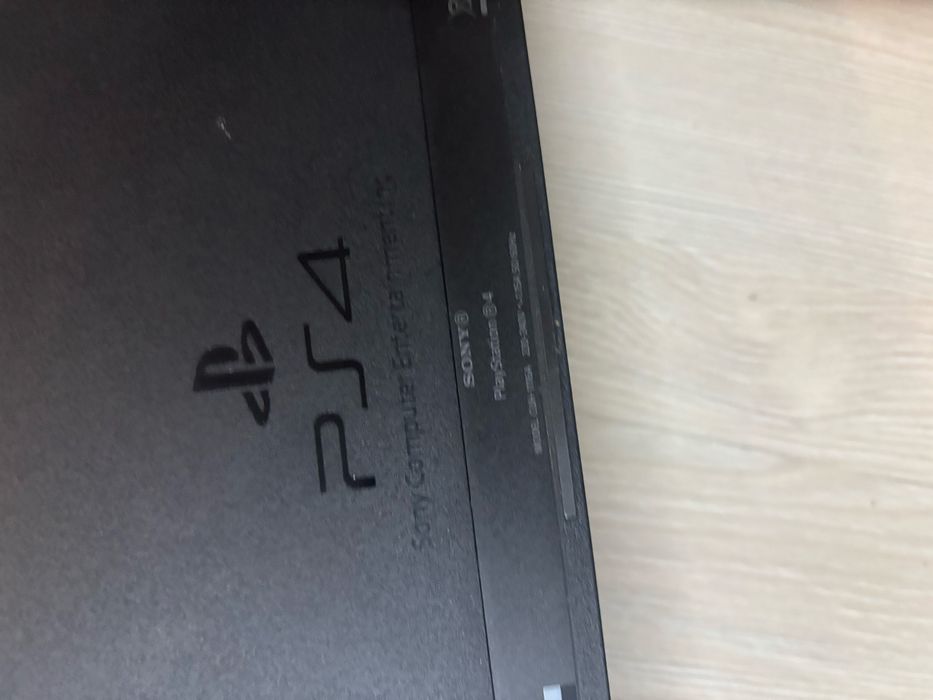 Pplaystation 4 cu 2 controlere